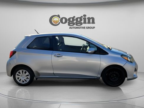 Used 2017 Toyota Yaris L image 7