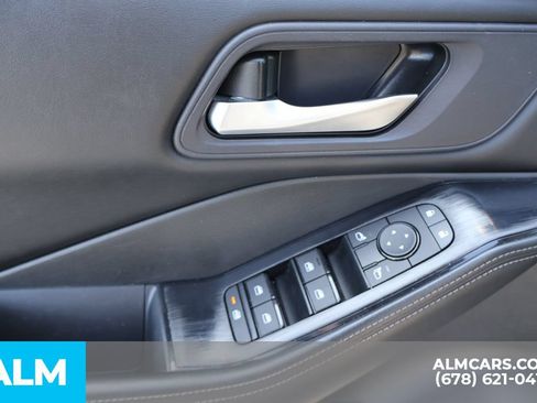 Used 2024 Nissan Rogue SV FWD image 11