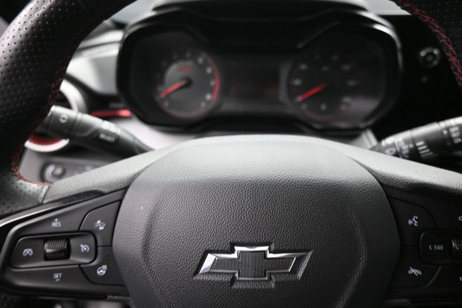 Used 2025 Chevrolet Trax RS FWD image 16