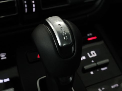 Certified 2026 Porsche Macan AWD/4WD image 32