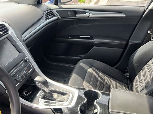 Used 2016 Ford Fusion SE image 18