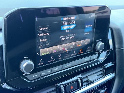 Used 2022 Nissan Pathfinder SV w/ SV Premium Package FWD image 14