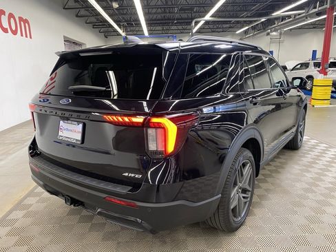 Used 2025 Ford Explorer ST-Line w/ ST-Line Street Pack image 13