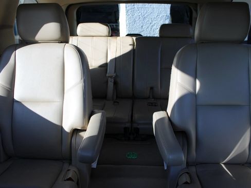 Used 2013 GMC Yukon Denali AWD/4WD image 16
