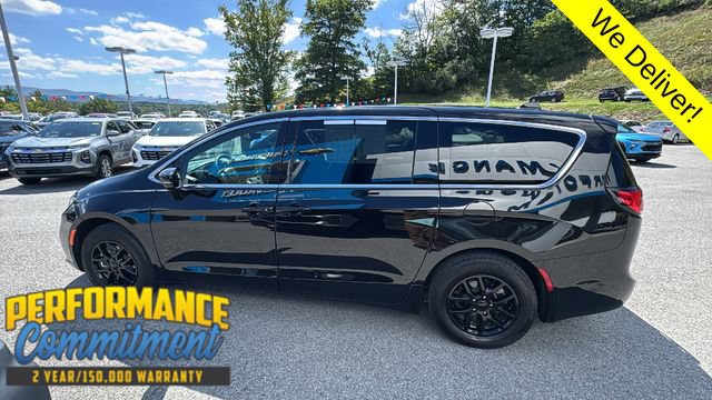 Used 2025 Chrysler Pacifica Select FWD image 9