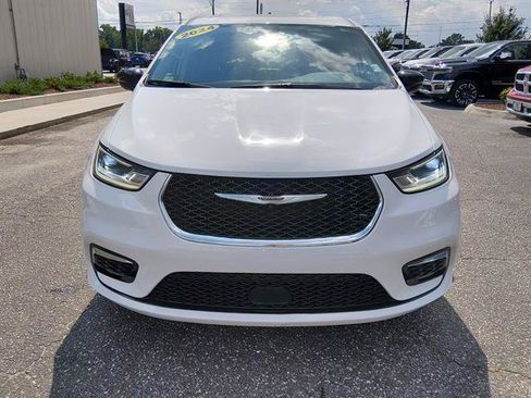 Used 2024 Chrysler Pacifica Touring-L FWD image 8