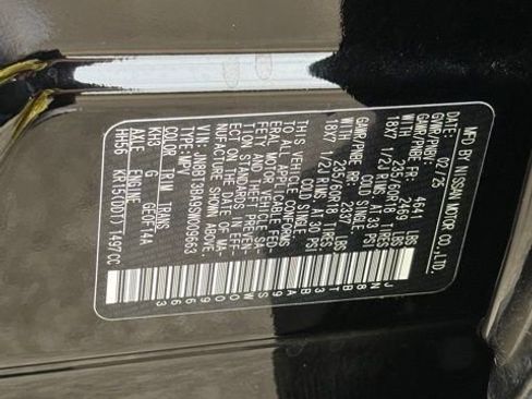 Used 2025 Nissan Rogue SV w/ SV Premium Package image 32