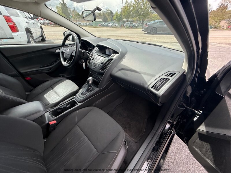 Used 2016 Ford Focus SE w/ SE Sport Package FWD image 19