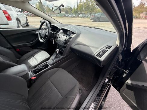 Used 2016 Ford Focus SE w/ SE Sport Package FWD image 19