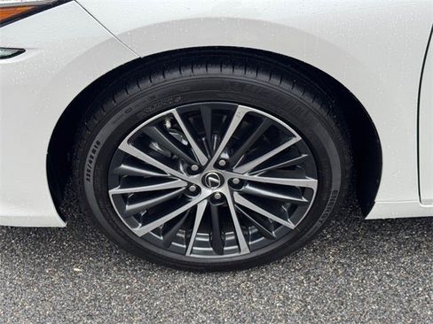 Used 2024 Lexus ES 350 w/ Premium Package image 13