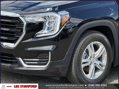 Used 2023 GMC Terrain SLE w/ Driver Convenience Package FWD image 9