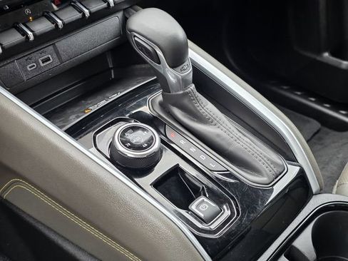 Used 2025 Chevrolet Colorado ZR2 w/ Technology Package AWD/4WD image 18