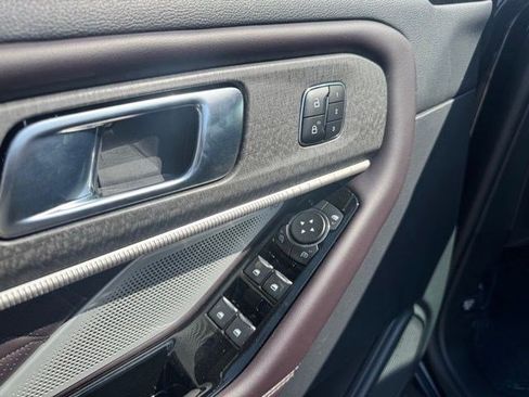 Used 2025 Ford Explorer Platinum w/ LUX Leather Package image 11