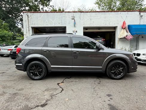 Used 2019 Dodge Journey SE w/ Connectivity Group FWD image 12
