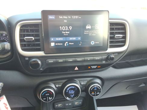 Used 2022 Hyundai Venue SEL FWD image 15