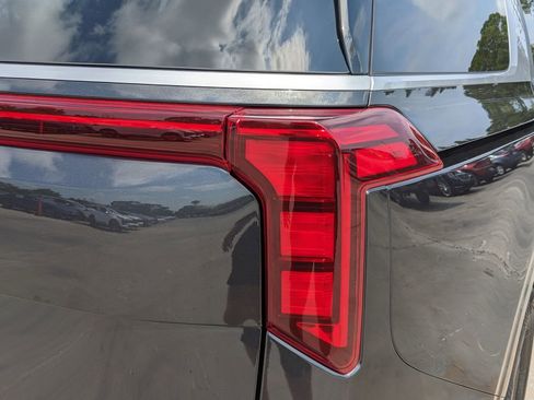 Certified 2026 Kia Carnival LX image 11