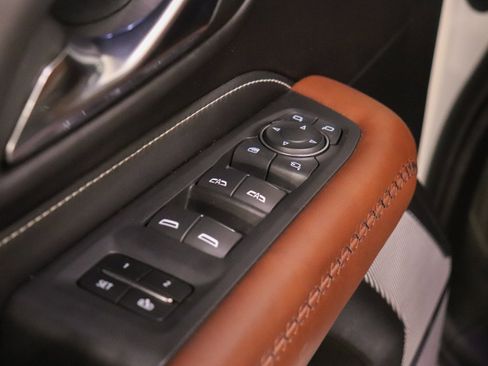 Used 2023 GMC Yukon Denali Ultimate image 12