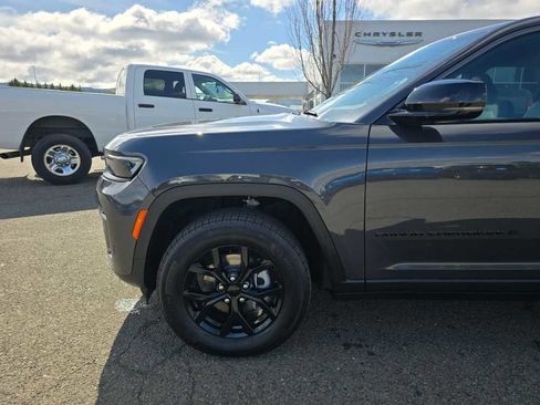 New 2026 Jeep Grand Cherokee Altitude AWD/4WD image 18