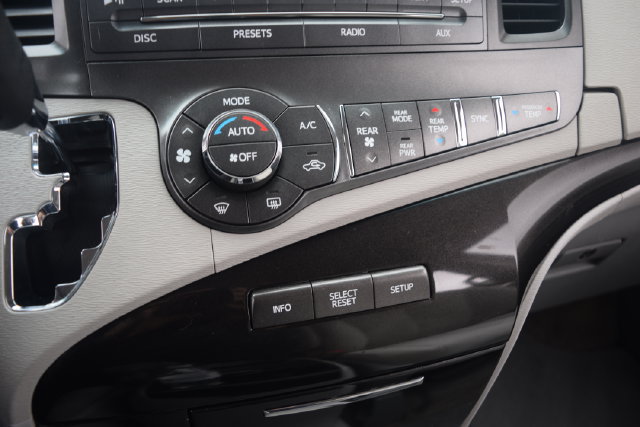 Used 2014 Toyota Sienna LE FWD image 11