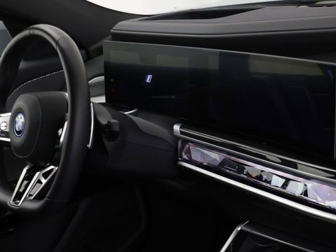 Certified 2025 BMW 750e xDrive w/ Autobahn Package AWD/4WD image 23