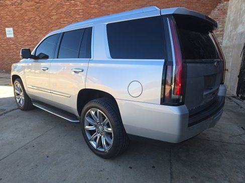 Used 2016 Cadillac Escalade Luxury image 5
