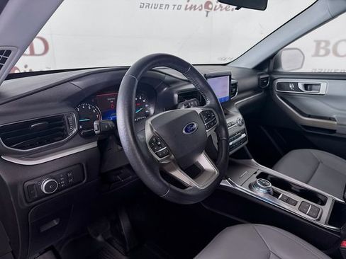 Used 2021 Ford Explorer XLT w/ Equipment Group 202A image 11