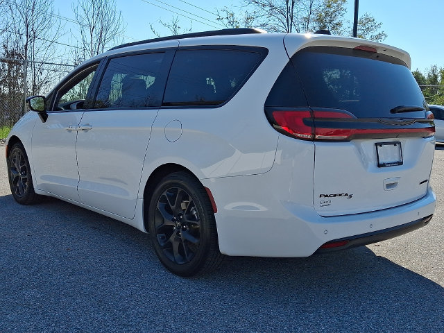 Used 2025 Chrysler Pacifica Limited FWD image 7
