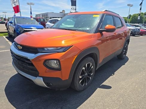 Used 2022 Chevrolet TrailBlazer LT w/ Convenience Package FWD image 3