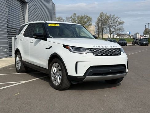 Used 2024 Land Rover Discovery S image 4