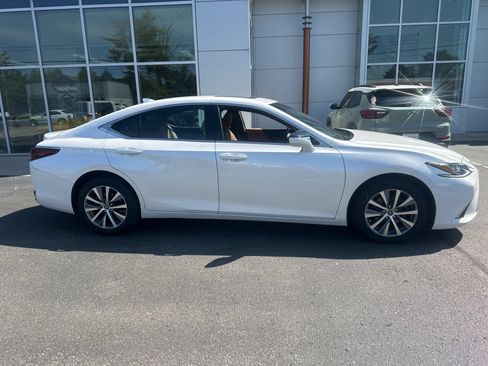 Used 2021 Lexus ES 250 AWD/4WD image 2