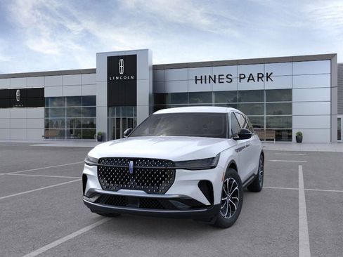 New 2026 Lincoln Nautilus Premier image 2