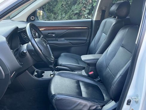 Used 2015 Mitsubishi Outlander SE image 8