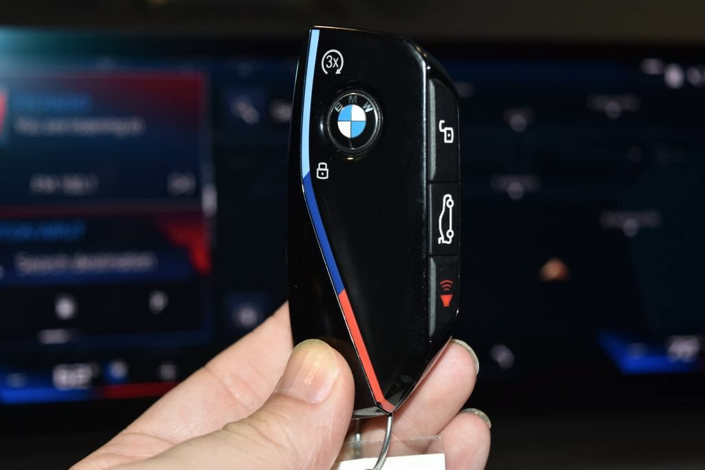 Used 2025 BMW X7 M60i AWD/4WD image 18