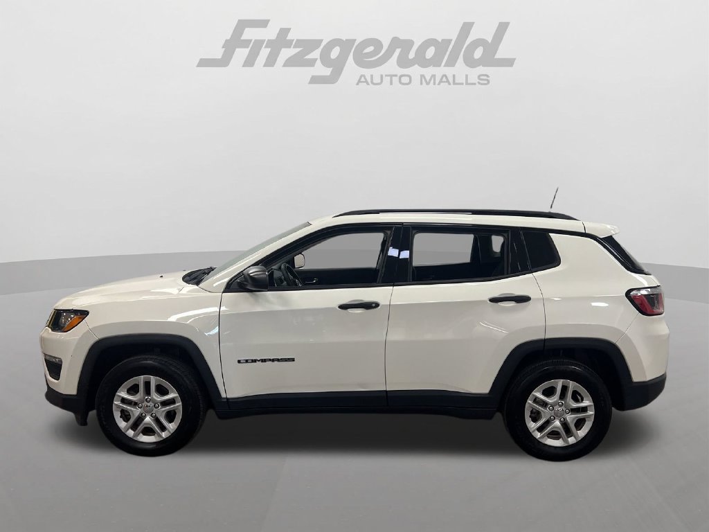 Used 2018 Jeep Compass Sport w/ Tech Group FWD image 2