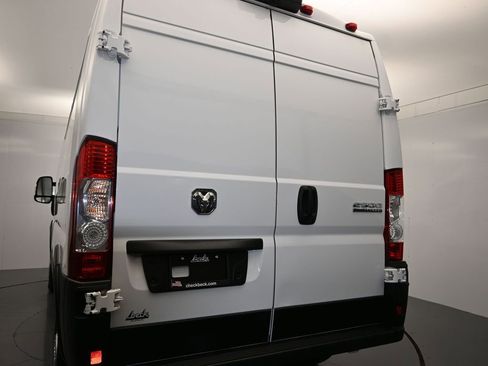 Used 2025 RAM ProMaster 2500 w/ Convenience Group FWD image 19