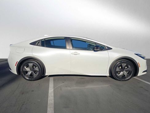 Certified 2023 Toyota Prius Prime SE image 2