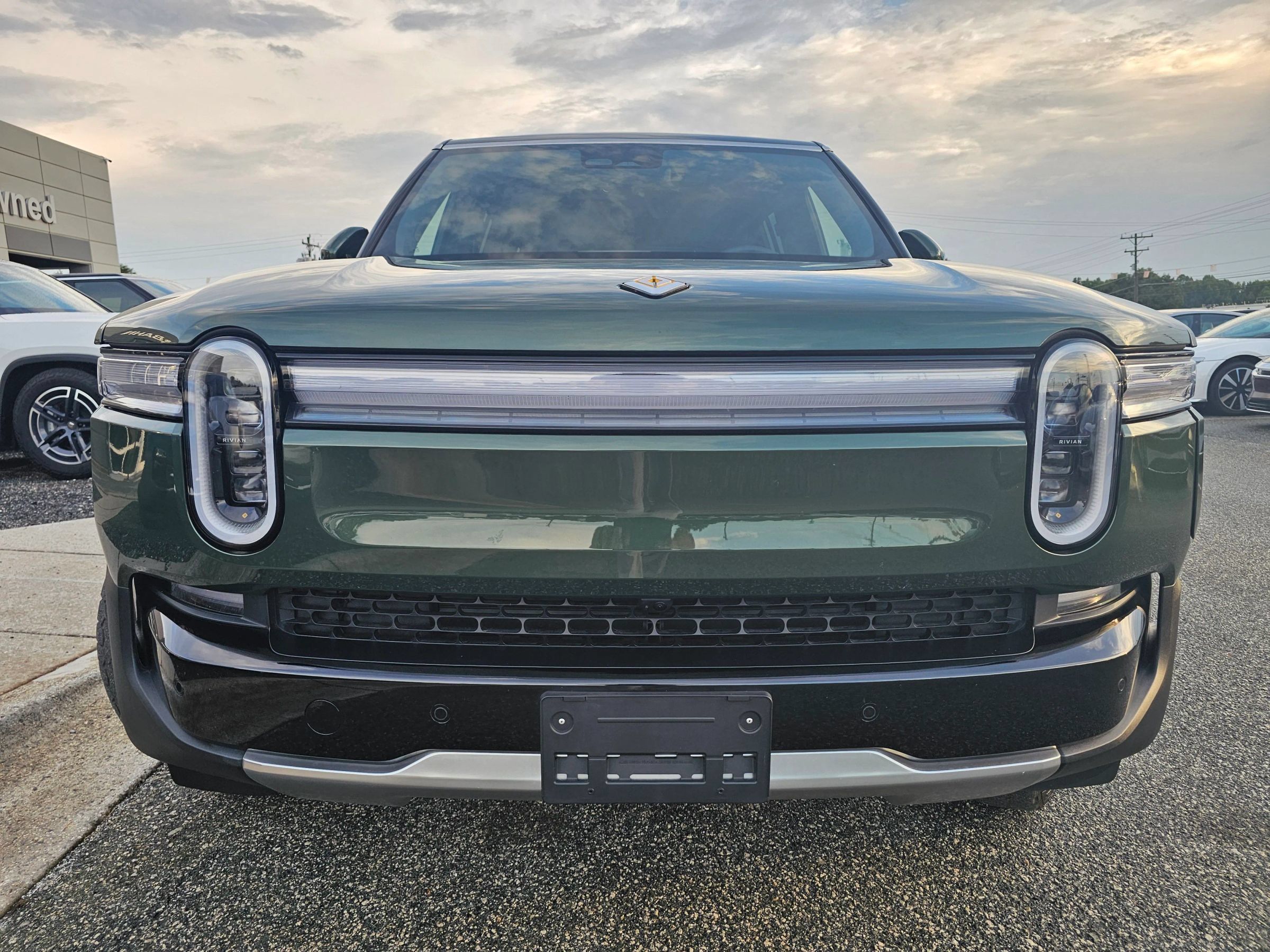 Used 2025 Rivian R1S Adventure Dual AWD/4WD image 8