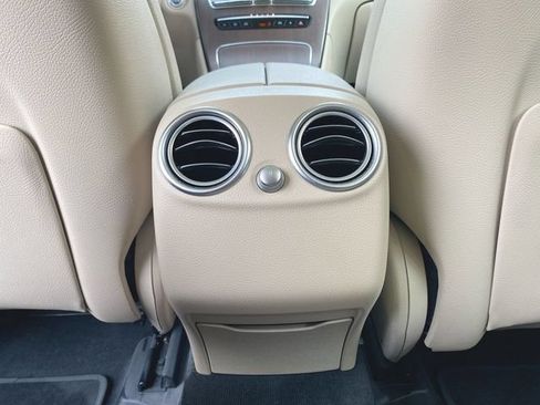 Used 2021 Mercedes-Benz GLC 300 4MATIC image 21