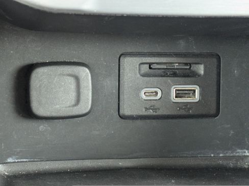 Used 2023 GMC Acadia SLT image 21