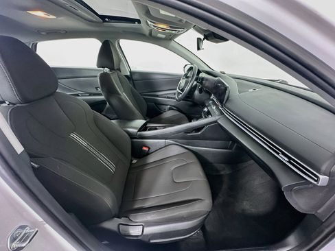 Used 2025 Hyundai Elantra SEL FWD image 32