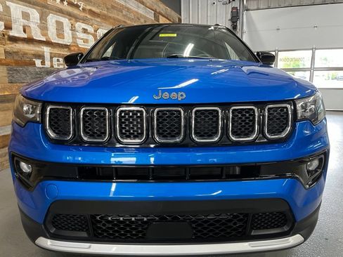 Used 2023 Jeep Compass Limited AWD/4WD image 4