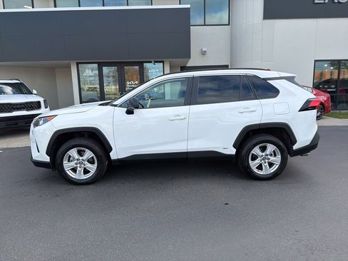 Used 2021 Toyota RAV4 LE image 2