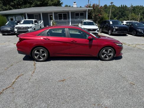 Used 2023 Hyundai Elantra SEL w/ Convenience Package FWD image 5