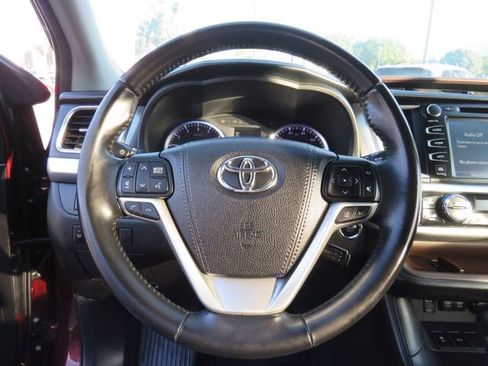 Used 2018 Toyota Highlander Limited image 34