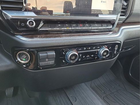 Used 2024 GMC Sierra 1500 Elevation image 17