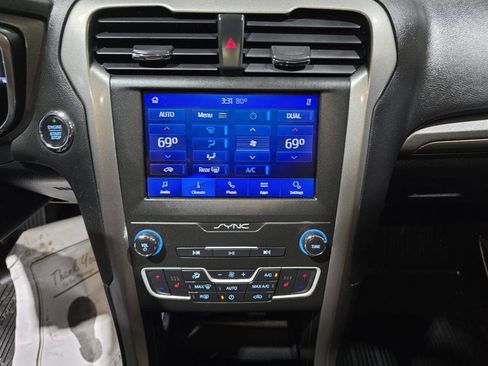 Used 2020 Ford Fusion SEL image 37