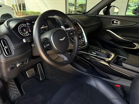 Used 2022 Aston Martin DBX image 24