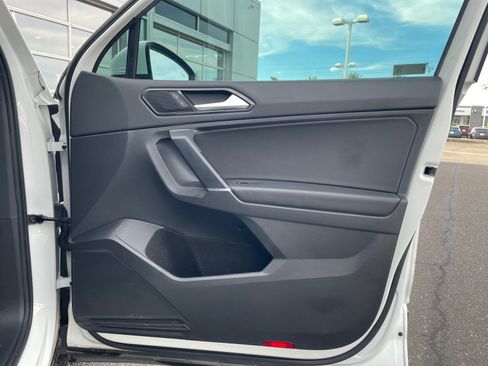 Used 2018 Volkswagen Tiguan SE FWD image 16