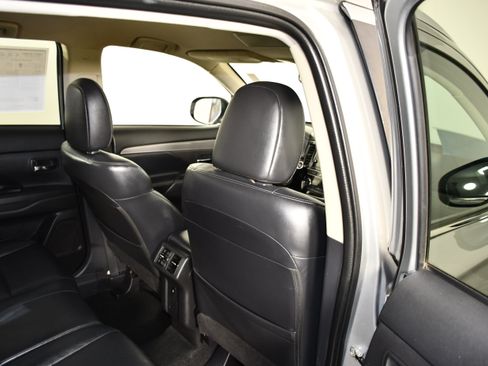 Used 2019 Mitsubishi Outlander SEL AWD/4WD image 43