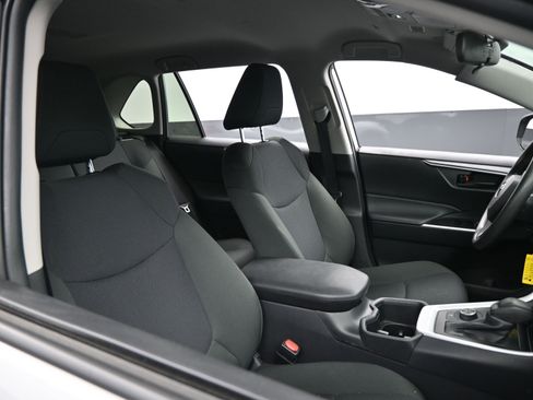 Certified 2025 Toyota RAV4 LE image 22